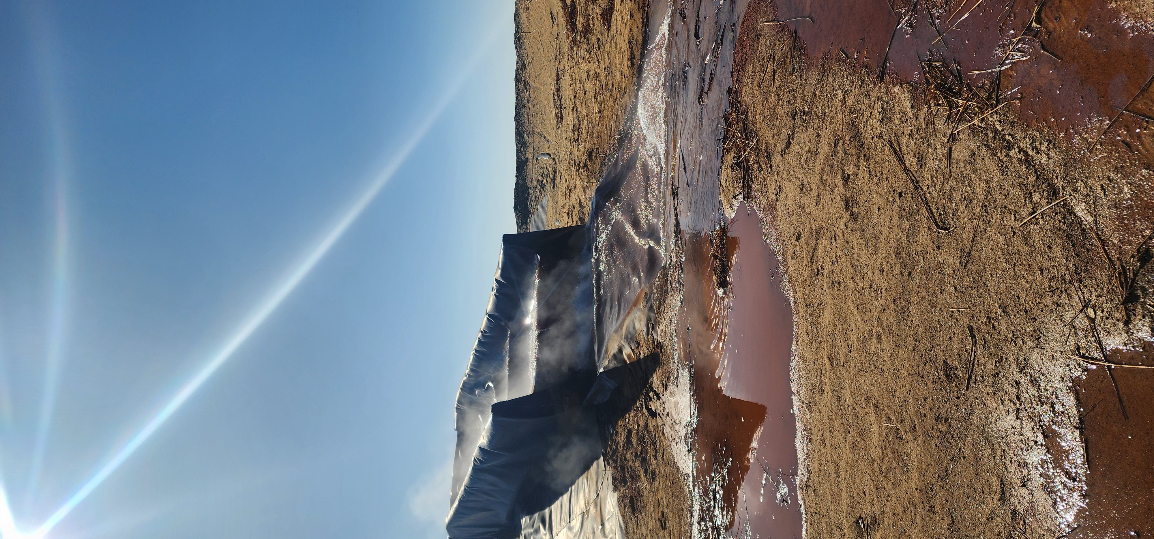 ماء بئر الاعماق الساخنة